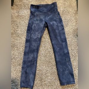 Lululemon Wunder under train size 4 leggings with pockets